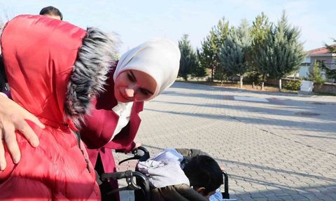 Bakan Göktaş, Ankara’da devlet korumasındaki 11 yaşındaki Adnan’ı ziyaret etti