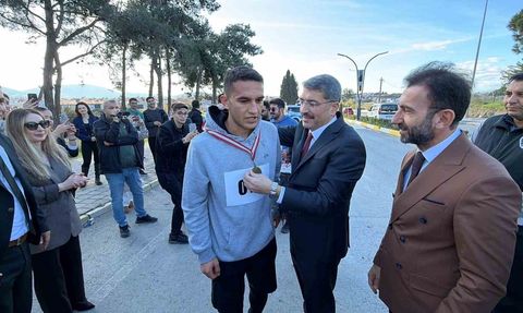 Balıkesir Üniversitesi öğrencilerinden 'Filistin’e Özgürlük Koşusu'