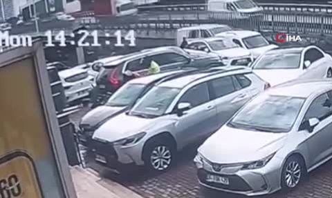 Başakşehir'de banka çıkışında silahlı gasp girişimi: Borç iddiası