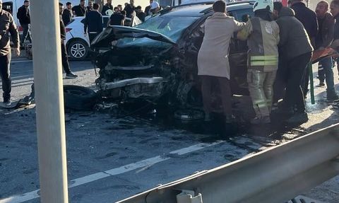 Başakşehir'de trafik kazası: 1 ölü, 2 ağır yaralı