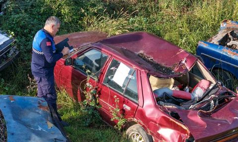 Başiskele'de hurda araçların kaldırılması için çalışma başlatıldı