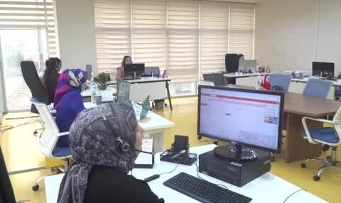 Başkan Erkan Aydın Çağrı Merkezi'nde Vatandaşın Telefonlarını Yanıtladı