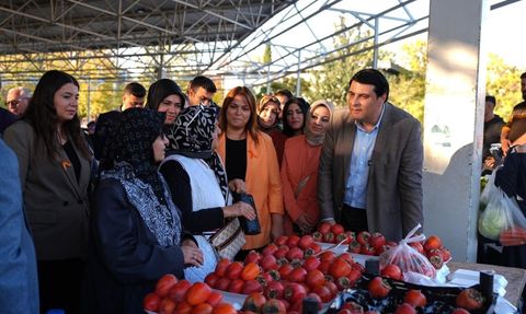 Başkan Umut Yılmaz Güvenevler Semt Pazarı'nda Vatandaş ve Esnafla Buluştu