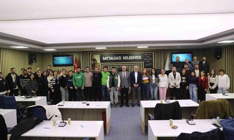 Battalgazi'de Gençlik Projeleri İnönü Üniversitesi Öğrencileriyle Tartışıldı