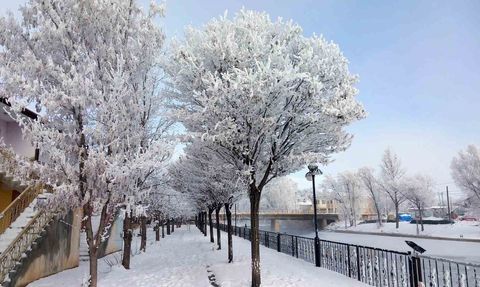 Bayburt Arpalı Beldesi beyaza büründü: Ekipler yollarda çalışmalarını sürdürüyor