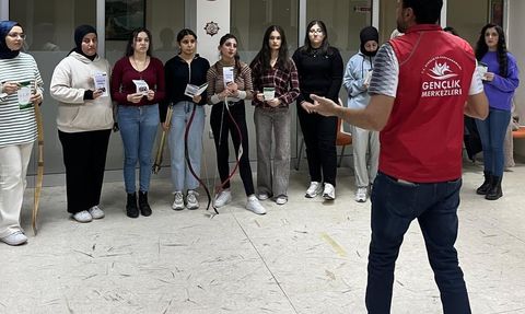 Bayburt Gençlik Merkezi'nde üniversitelilere bağımlılık farkındalığı