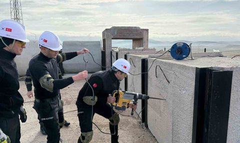 Bayburt’ta Çevik Kuvvet’e enkazda arama ve kurtarma eğitimi