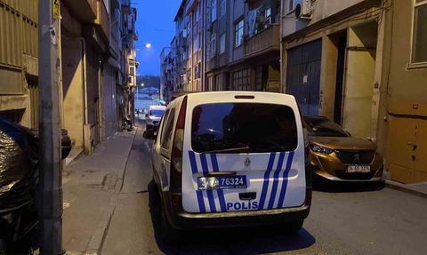 Bayrampaşa'da cam silen kadın 3. kattan düşerek ağır yaralandı