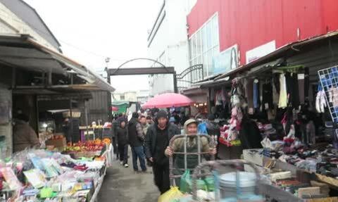 Bişkek Oş Pazarı'nda 'gulboto': Toprak mı takviye mi?