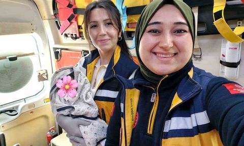 Bozdoğan’da ambulans doğumu: Anne ve sağlıklı kız bebek hastaneye sevk edildi