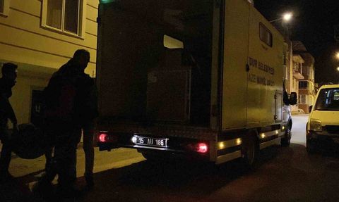 Burdur'da merdivenlerde bulunan 55 yaşındaki Özcan Şengün hayatını kaybetti