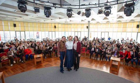 Bursa'da 'Bursa Sanatla Yeşeriyor' kapsamında Kadın ve Edebiyat Söyleşileri