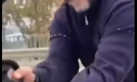 Bursa'da Osmangazi Belediyesi Meclis Üyesi Özlem Bodur'a trafikte saldırı — Kamera kaydı