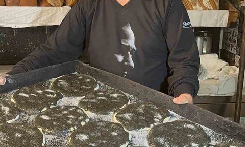 Bursa’nın coğrafi işaretli tahinli pidesi siyah tahinle sunuluyor