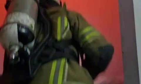 Bursa Osmangazi'de yangında tavan çökme tehlikesi: İtfaiye ekipleri kıl payı kurtuldu