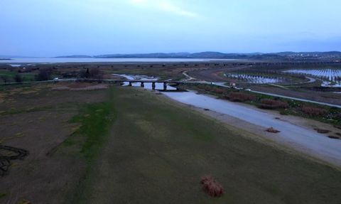 Büyükçekmece Gölü'nde Su Seviyesi Kritik Düzeye İndi
