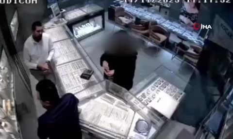 Büyükçekmece ve Esenyurt'ta sahte altınla dolandırıcılık: 22 yaşındaki kadın yakalandı