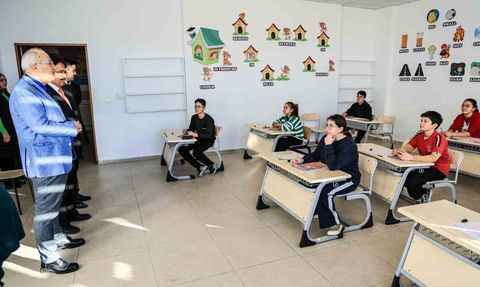 Çameli Belediyesi'nden Atatürk Ortaokulu'na deneme sınavı desteği