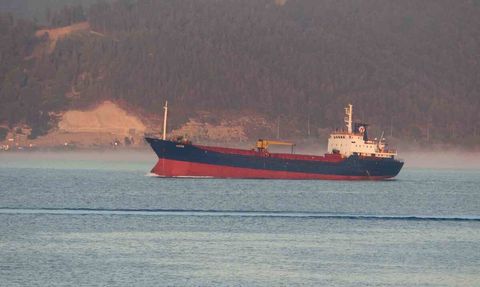 Çanakkale Boğazı'nda transit gemi geçişleri sis nedeniyle durduruldu