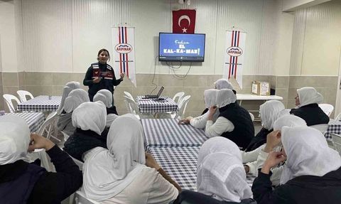 Çanakkale'de jandarma KADES ve kişisel güvenlik eğitimleri düzenledi