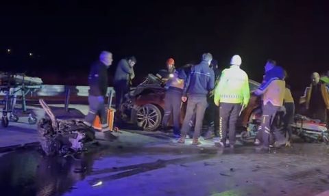 Çanakkale'de Trafik Kazası: 5 Ölü, 1 Yaralı