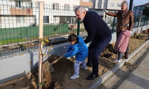 Çerkezköy TSO Veliköy İlk Adım Anaokulu'na 30 Meyve Fidanı Dikti