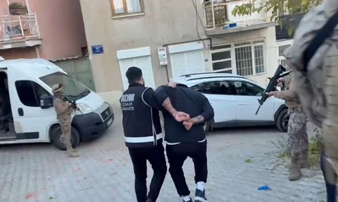 Çeşme'de özel harekat destekli operasyonla firari H.A. yakalandı