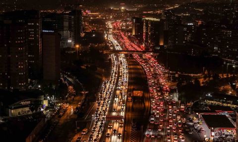 Cevizlibağ'da İş Çıkışında Trafik Yoğunluğu Havadan Görüntülendi