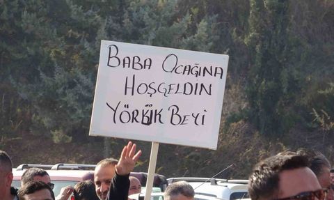 CHP'den istifa eden Hasan Ufuk Çakır memleketi Mersin'de coşkuyla karşılandı