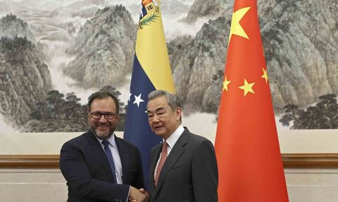 Çin'den Venezuela'ya destek: Wang Yi'den egemenlik vurgusu