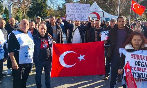 Çorlu’da işten çıkarılan işçiler Heykel Meydanı’nda hak arayışında