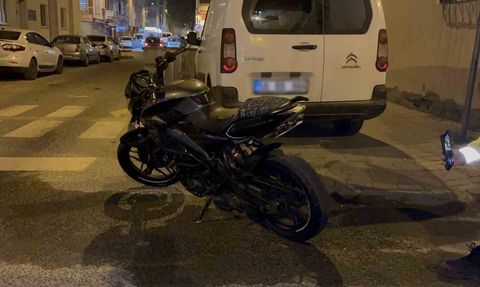 Çorlu'da plakası kapalı motosikletle yakalanan ehliyetsiz sürücüye ve sahibine para cezası