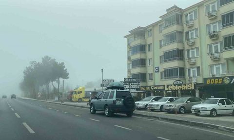 Çorum Osmancık’ta Yoğun Sis Ulaşımı Aksattı