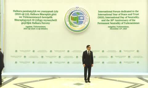 Cumhurbaşkanı Erdoğan, Uluslararası Barış ve Güven Forumu'nda aile fotoğrafında yer aldı