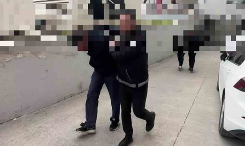 Damacanalarda su yerine 28 kilo 650 gram sıvı metamfetamin bulundu