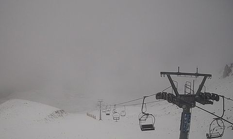 Davraz Kayak Merkezi'nde mevsimin ilk karı