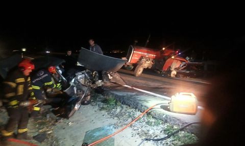 Denizli'de traktör ile otomobil çarpıştı: 3 yaralı