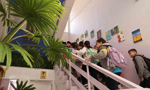 Diyarbakır'da 115 Yıllık Ziya Gökalp İlkokulu’nun Tarihi Kapısı Hâlâ Öğrencilere Açılıyor