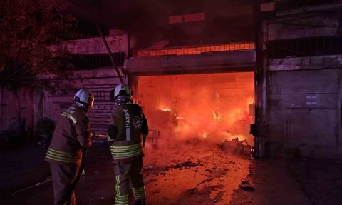 Dörtyol'da iş yeri alevlere teslim oldu, kullanılmaz hale geldi