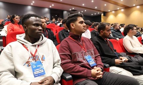 DPÜ'de 14. Bilişim Semineri: Üniversite, Sanayi ve Genç Girişimciler Buluştu