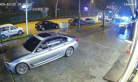 Düzce'de Taksi Park Halindeki Otomobile Çarparak Yan Yattı