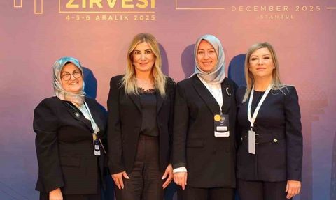 Düzceli kadın meclis üyeleri Yerel Yönetimlerde Kadın Zirvesi'nde
