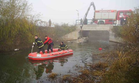 Edirne'de Sulama Kanalına Düşen Araç: 18 Yaşındaki Genç Yaşamını Yitirdi, Arkadaşları Olay Yerinden Kaçtı