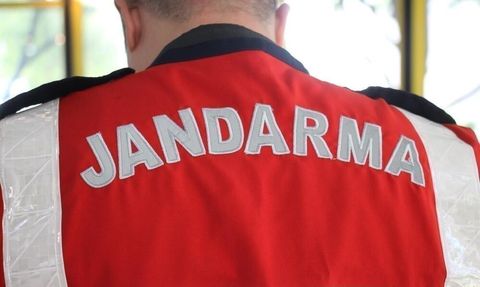 Efeler'de umuma açık işyerlerinde denetim: 5 ruhsatsız işletme tespit edildi