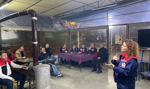 Efeler'de üreticilere şap hastalığı bilgilendirmesi