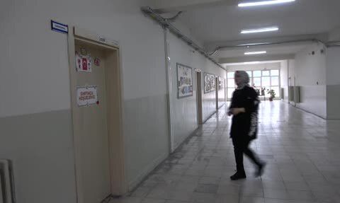 Ekran bağımlılığı haberi ilham verdi: İlknur Ertaç öğrencileri için kitap yazdı