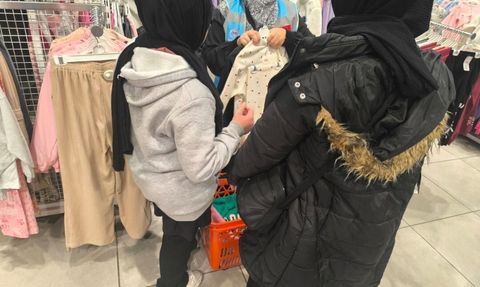 Elazığ’da 150 yetim çocuğa kışlık giyim yardımı