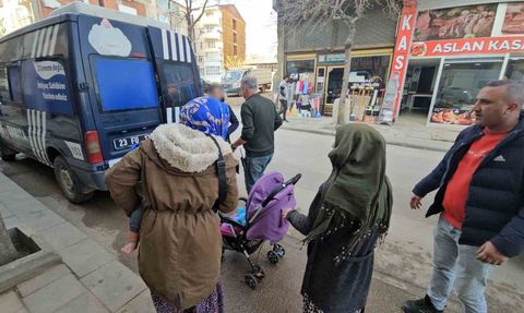 Elazığ'da dilenci operasyonu: kadınlar camiye girip cemaat arasına karıştı