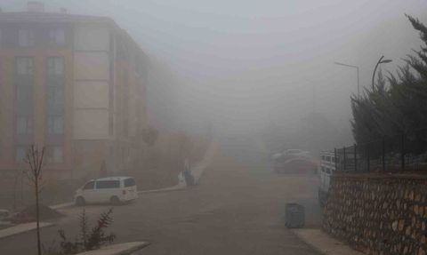 Elazığ'da Yoğun Sis: Görüş Mesafesi Yer Yer 3 Metreye Düştü