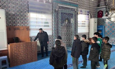 Emirdağ'da 4. sınıf öğrencilerinden cami ziyareti